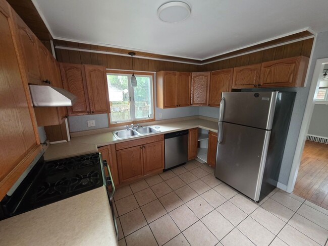 Building Photo - 3 Bedroom, 1 Bath Home in Battle Creek -  ...
