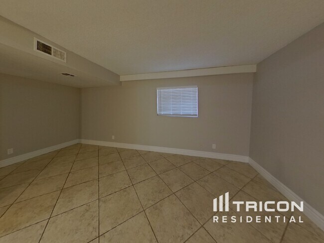 Building Photo - 9833 N 47th Drive Glendale AZ
