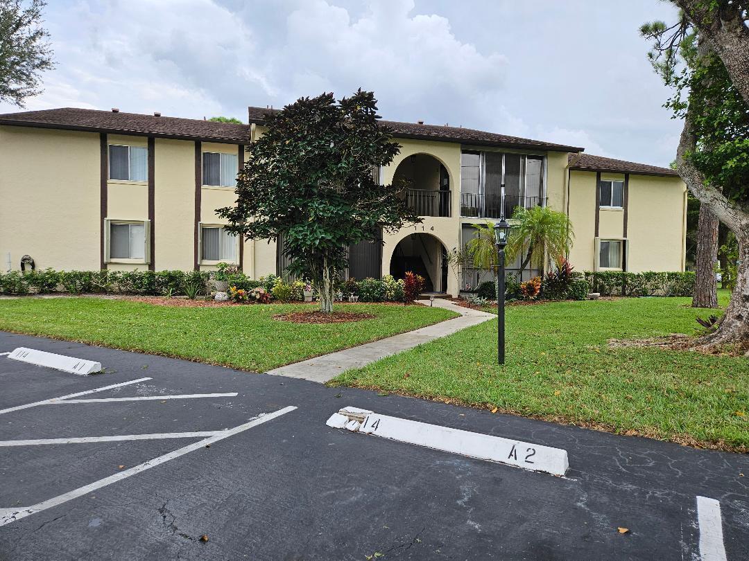 114 Lake Pine Cir Unit D1, Greenacres, FL 33463 Condo for Rent in Greenacres, FL