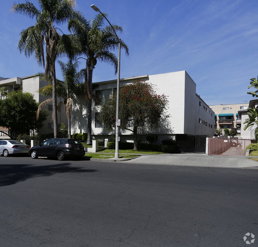 Primary Photo - 447 S St Andrews Pl