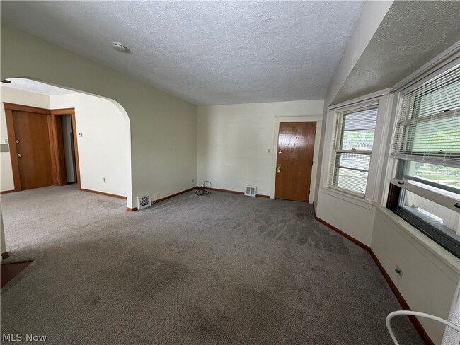 Building Photo - 1605 Larchmont Ave
