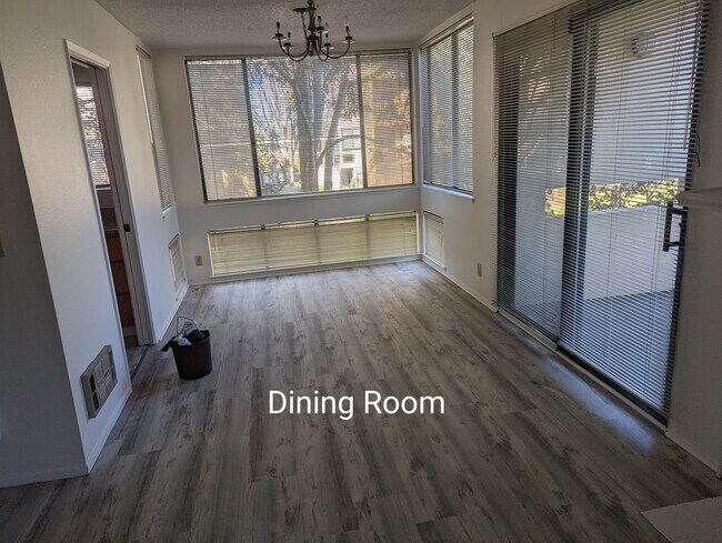 Dining Room - 902 Beach Park Blvd