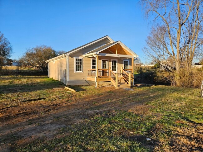 Foto del edificio - 121 Clyde Miller Dr