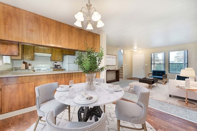 Foto del edificio - Hahn Triplexes