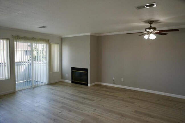 Building Photo - 15712 South B St #5, Tustin, CA 92680