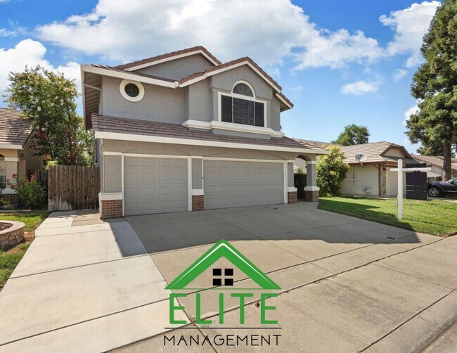 Foto del edificio - Spacious 4-Bedroom, 3-Bath Home in Desirab...