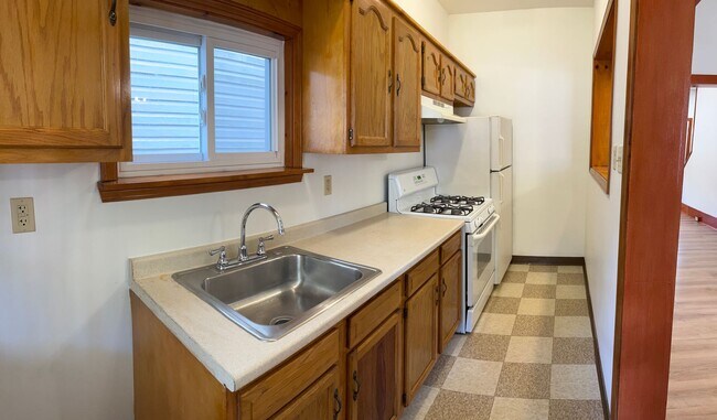 Building Photo - 1326 Evergreen Ave