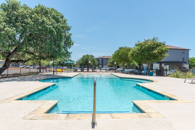 Apartamentos Laurel Canyon — foto de la comunidad - Laurel Canyon Apartments