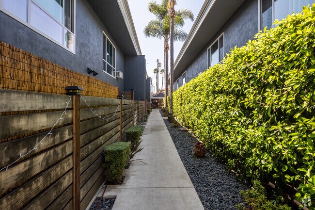 Pasarela interior - 1821 5th St.