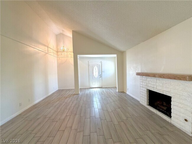 Foto del edificio - 6200 Cedarwood Ave