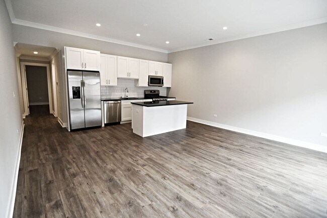 Foto del edificio - 927 W Irving Park Rd