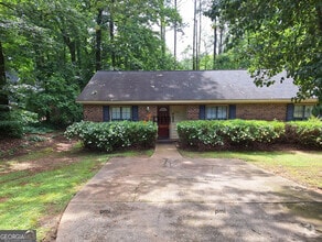 Building Photo - 773 Farm Creek Rd NE