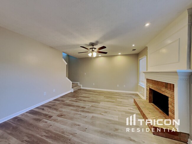 Building Photo - 203 Woodcreek Way