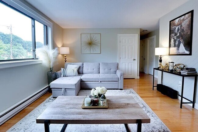 Building Photo - 83 Nicholas Rd