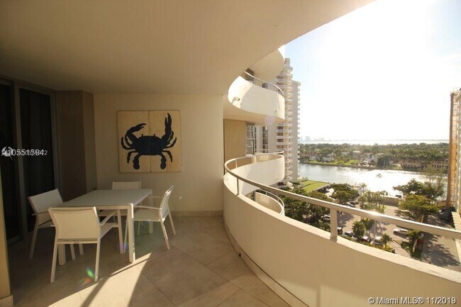 Building Photo - 5555 Collins Ave