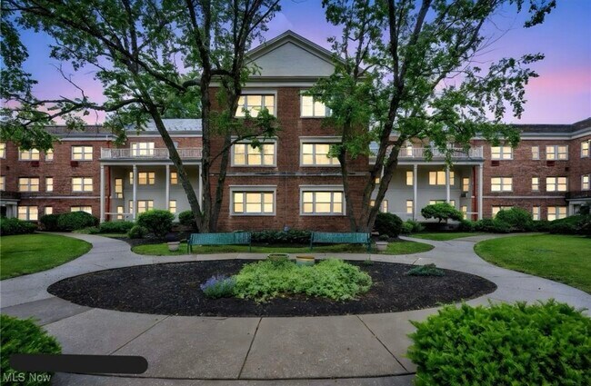 Building Photo - 15925 Van Aken Blvd