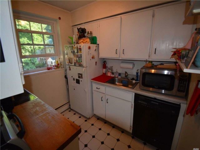 Building Photo - 657 Village Dr
