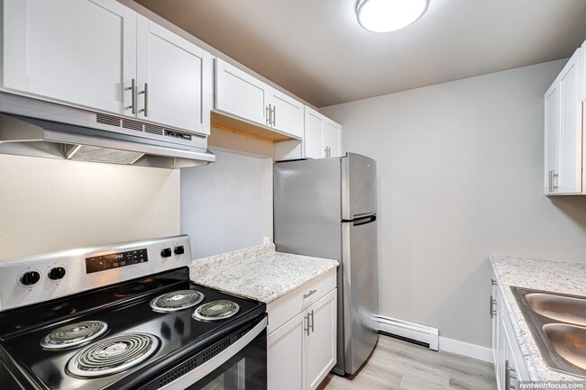 Interior Photo - The Grove on Lombard