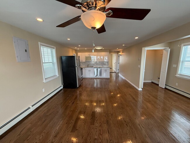 Foto del edificio - Mint 2 Bed/2 Bath Single-Family Home in Howard Beach!