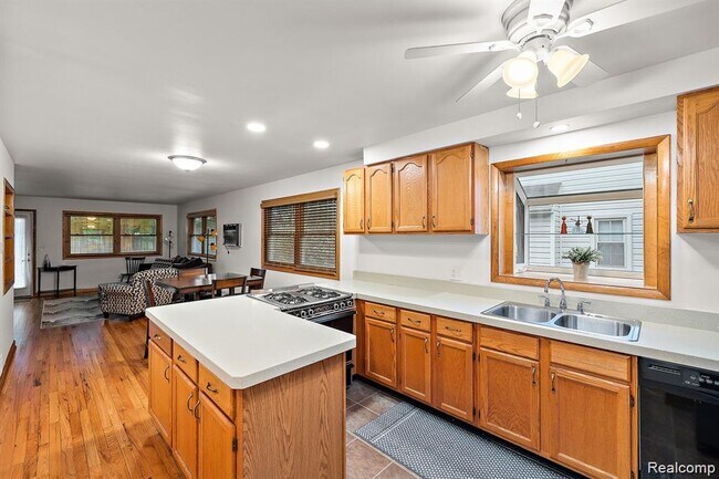 Building Photo - 836 Miller Ave