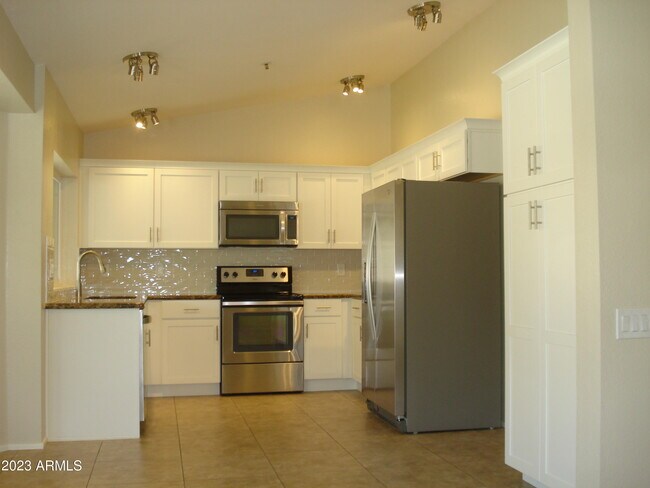 Foto del edificio - 9148 E Davenport Dr