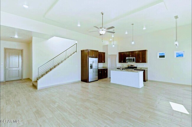 Foto del edificio - 14740 John McNeely Ave