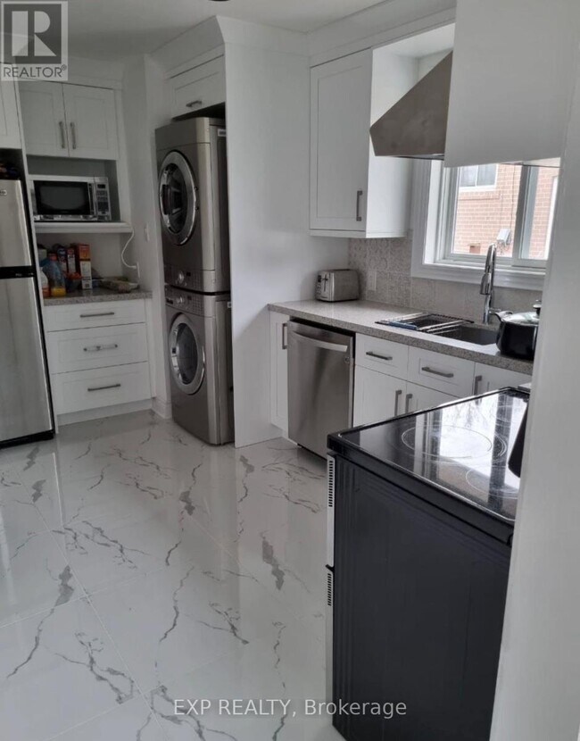 Photo du bâtiment - 256 Silverbirch Dr