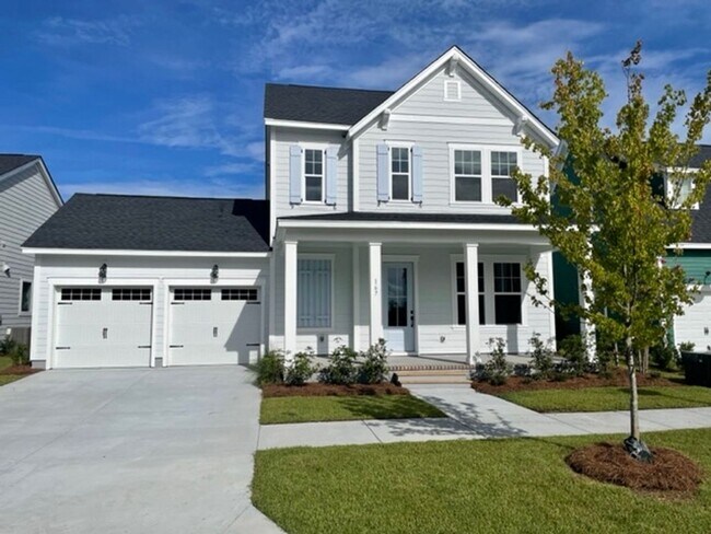 Building Photo - LIKE NEW Executive Home In Coveted Midtown...