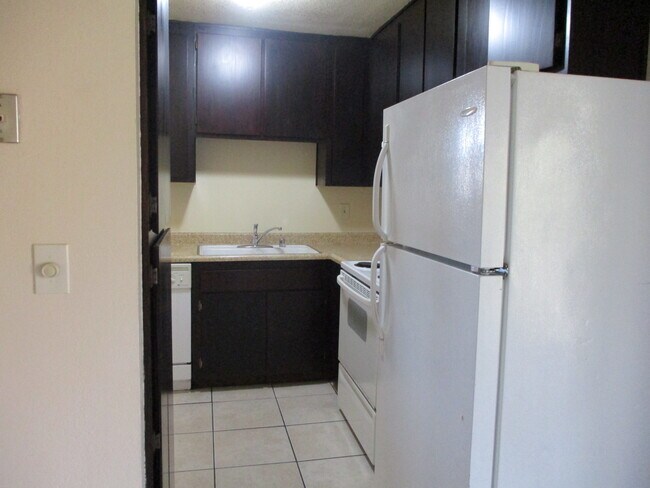 Kitchen 2 - 905 Civic Center Dr