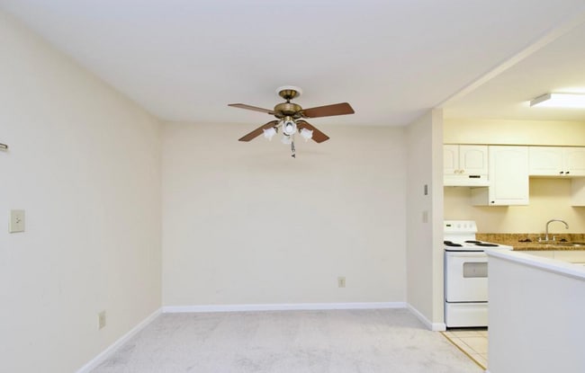 Building Photo - Charming 1-Bedroom Condo in Sought-After Cardinal Forest!