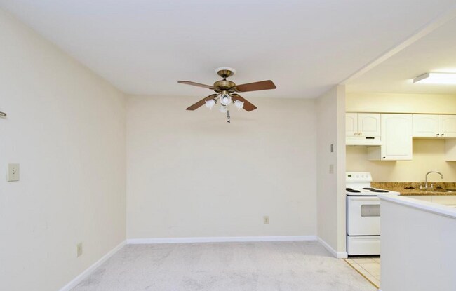 Foto del edificio - Charming 1BR/1BA Condo in Cardinal Forest, Springfield! Rent Includes Gas, Water, Sewer & Trash