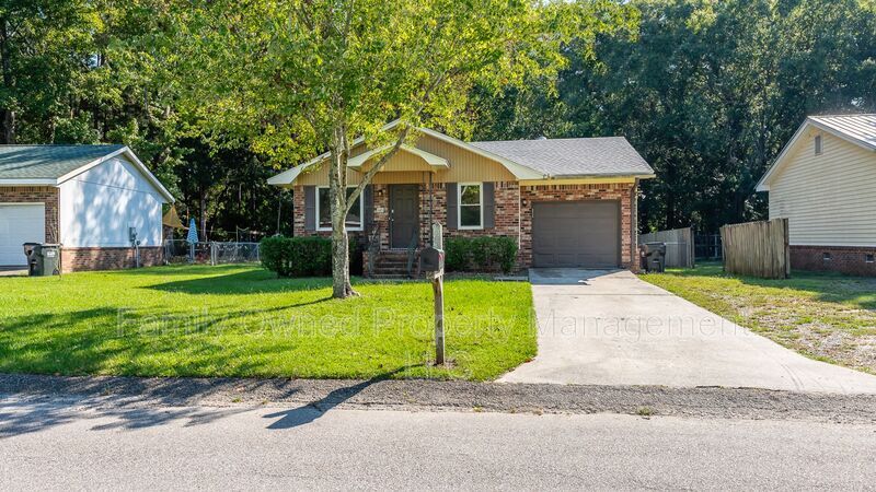 Foto principal - 143 Heather Dr