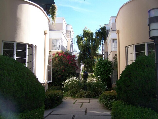 Foto del edificio - 338 N Sycamore Ave