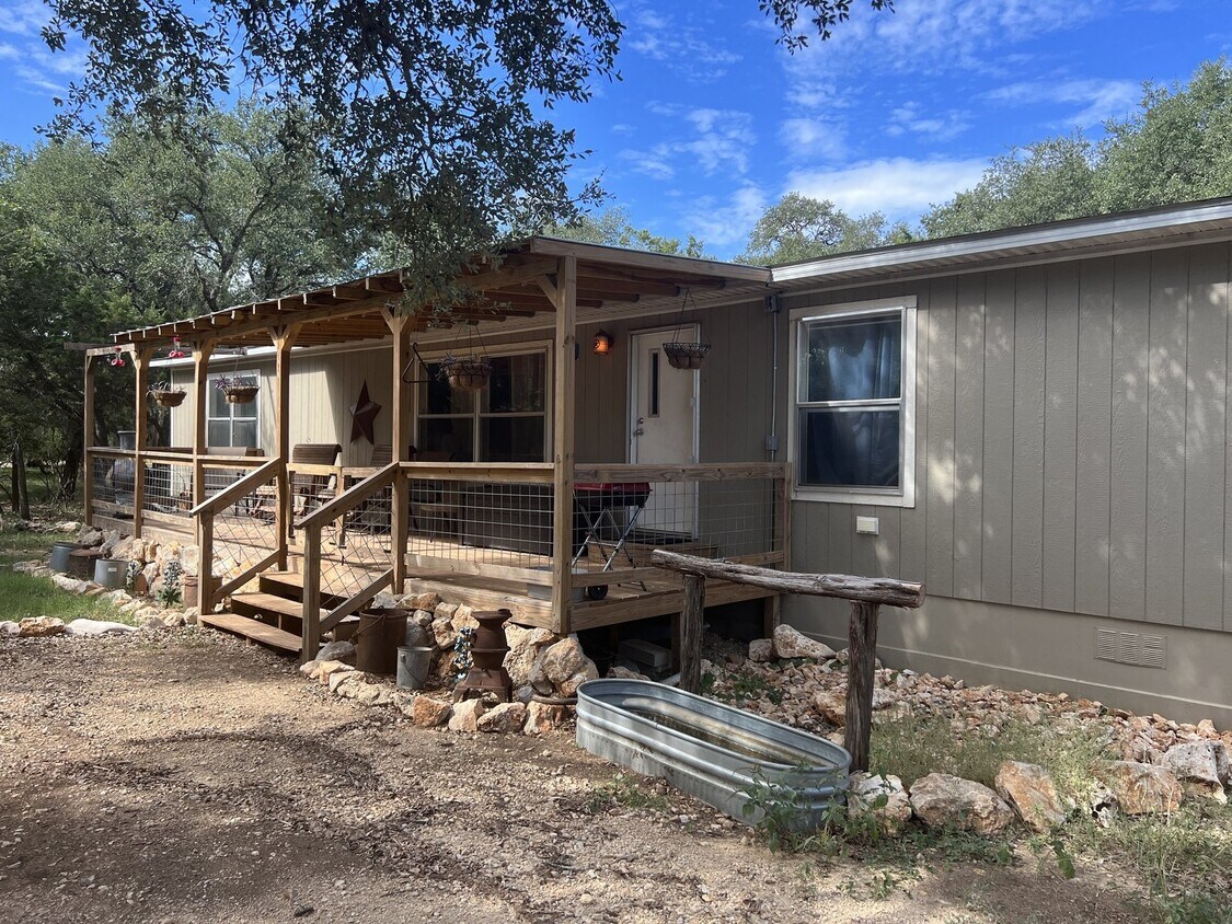 Foto principal - "Charming 3-Bed, 2-Bath Retreat on Purgato...