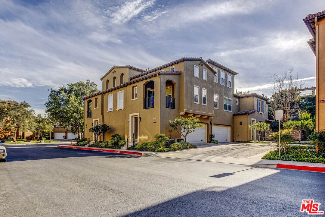 27013 Pebble Beach Dr, Valencia, CA 91381 Condo for Rent in Valencia