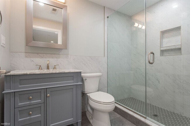 Building Photo - 3 br, 2 bath Triplex - 730 N 16th ST Unit 1