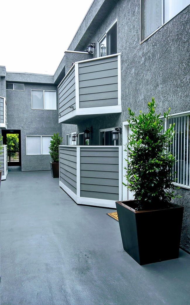 Foto del edificio - KBC Burbank