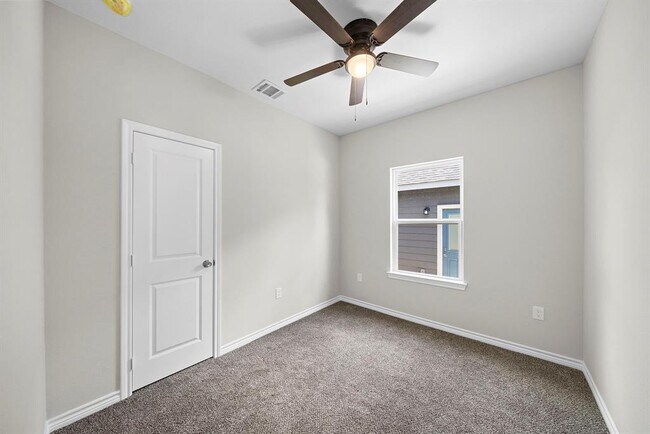 Foto del edificio - 16610 E Forrestal St