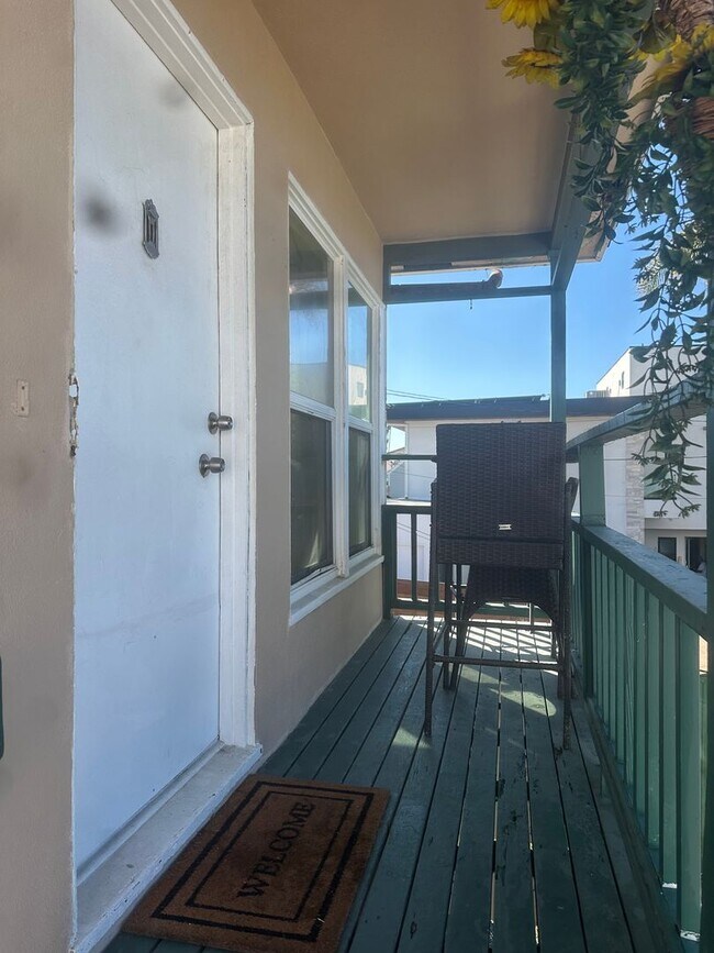 Foto del edificio - 731-33 1/2 Beryl St