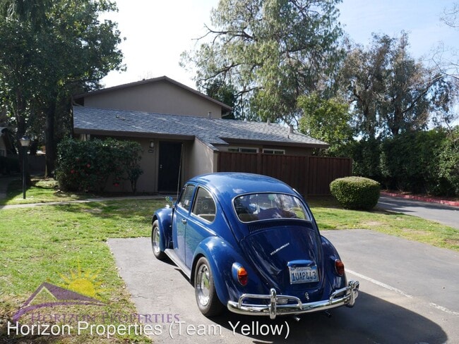 Building Photo - 2 br, 1 bath House - 8607D La Riviera Dr