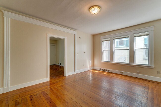 Foto del edificio - 318-320 Howard Ave