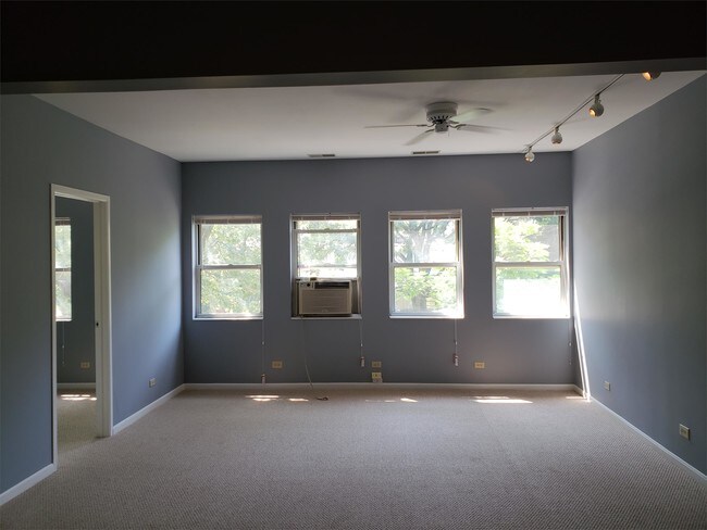 Building Photo - 2302 W Touhy Ave