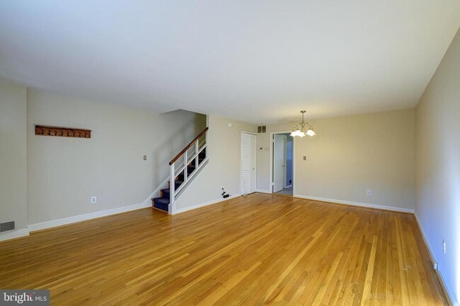 Building Photo - 9848 Hollow Glen Pl