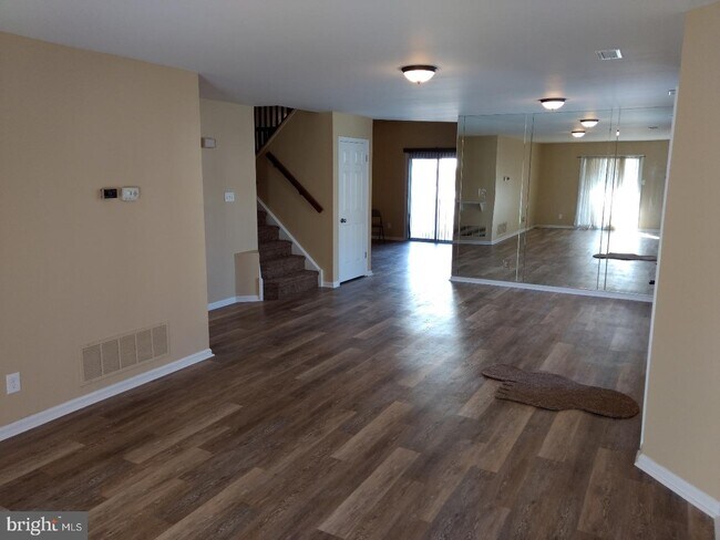 Foto del edificio - 2 Fox Meadow Cir