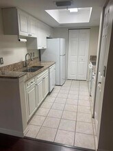Building Photo - 400 Crestwood Ct N