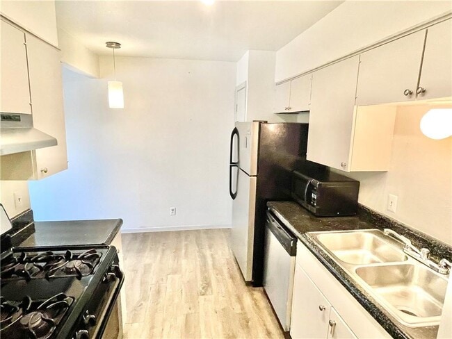 Building Photo - 5806 Belmoor Dr