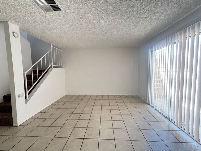 Foto del edificio - East Palmdale Townhouse