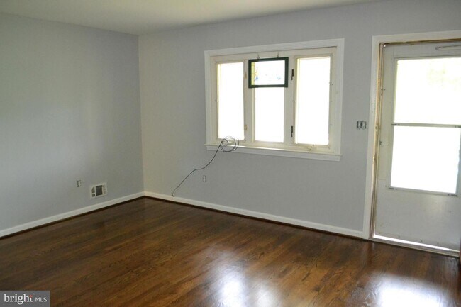 Building Photo - 8151 Park Haven Rd