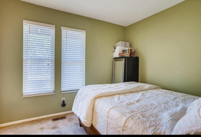 Foto del edificio - 5906 S. Willow Way