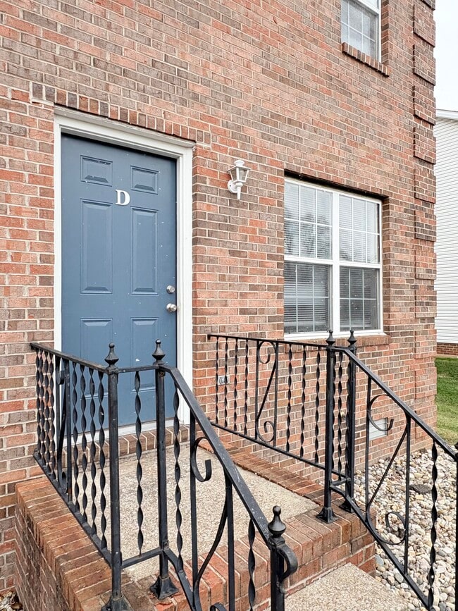 Building Photo - 130 Bright St